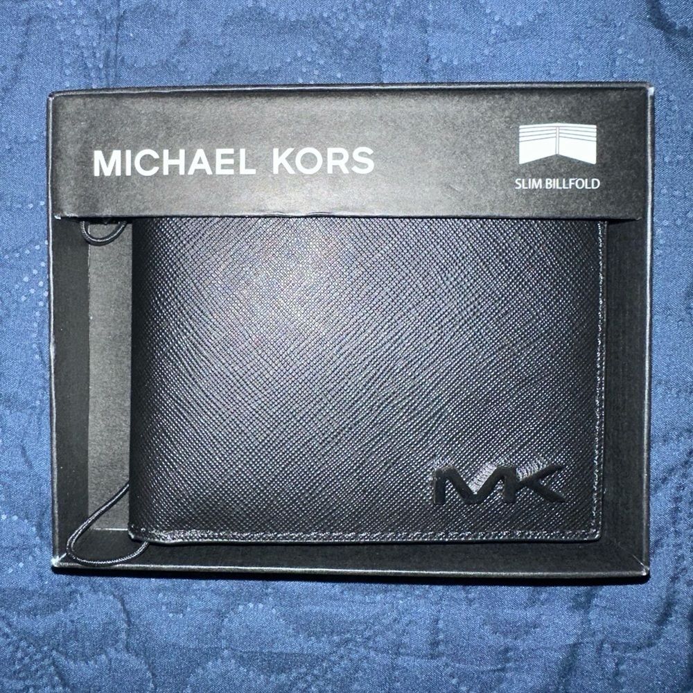 - Men’s Michael Kors slim billfold